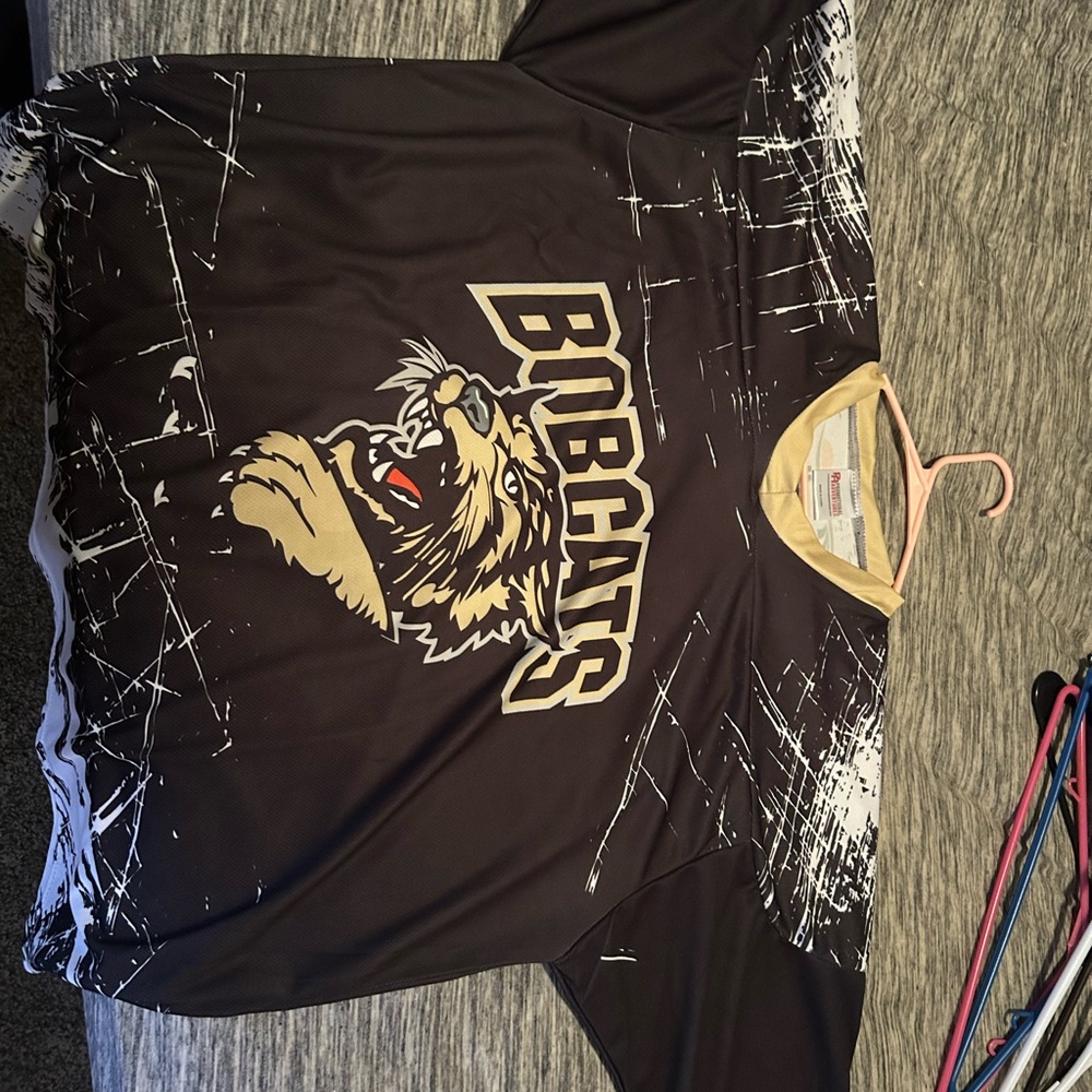 Bobcats Graphic T-Shirt in Black and Gold